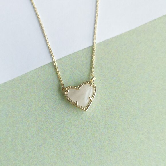 Kendra Scott Ari Heart Rose Quartz Necklace - Gold - Picture 2 of 4